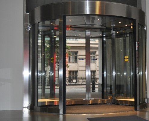 High capacity revolving door in a hotel entrance