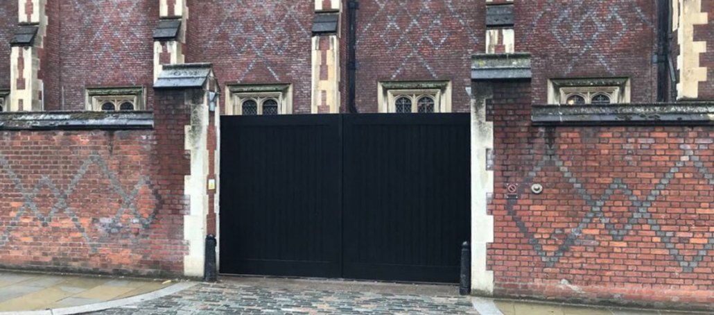 An Automatic Gate supplied an installed by EA to a Grade 2 listed building