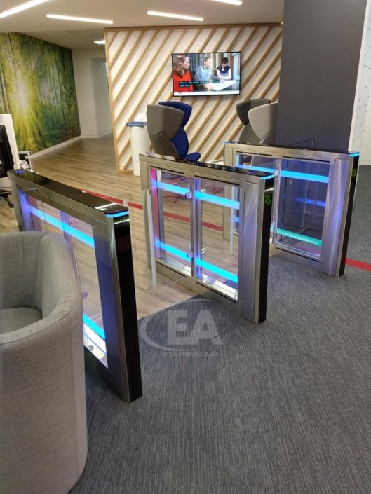 EA Swing Lane-S Speedgate installed within a lobby of a corporate Head Office